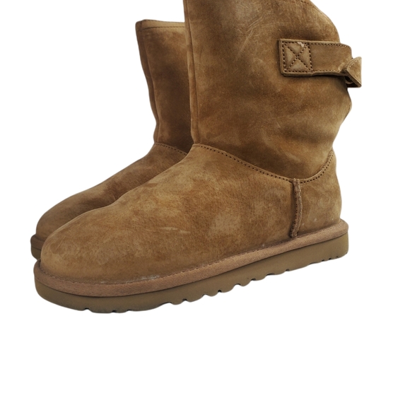 UGG - Picture 1 of 5